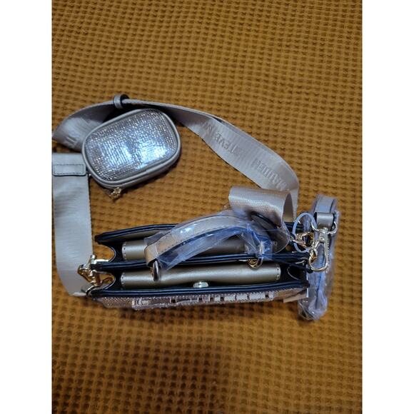 Steve Madden Viral Bevelyn Gold Rhinestone Crossbody Holiday Party Sparkle NWT - Picture 6 of 7